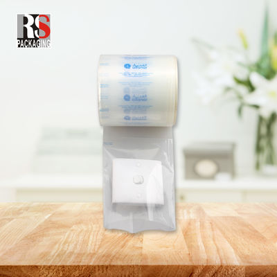 Sacchetti in plastica trasparente pre-aperti su un sacchetto automatico a rotolo