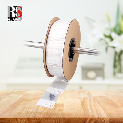 Sacchetti in plastica trasparente pre-aperti su un sacchetto automatico a rotolo