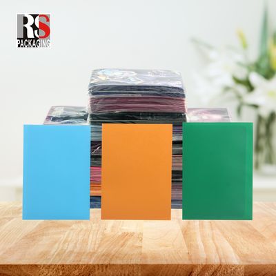 Maniche di carte da gioco impermeabili Maniche protettive di carte in poliplastica a colori chiari stampate